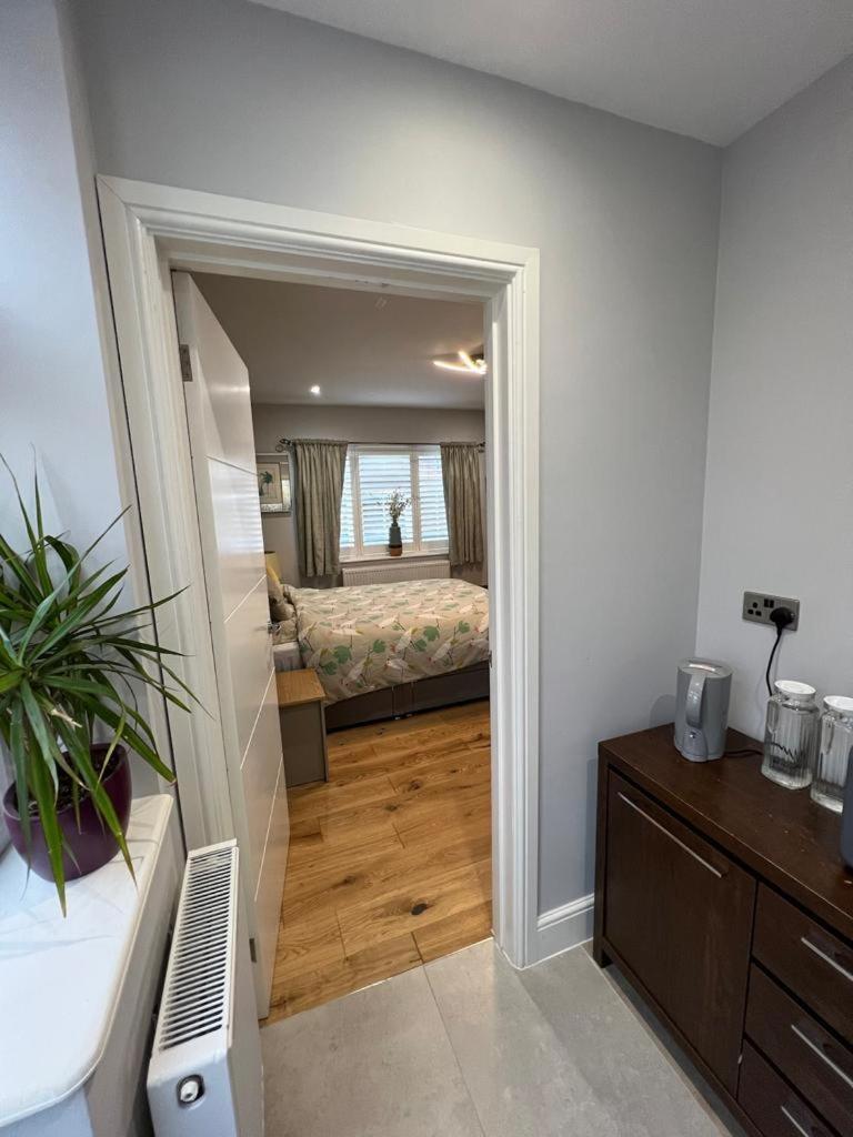 En-Suite Double Room - Private Entrance & Free Parking West Drayton  Kültér fotó